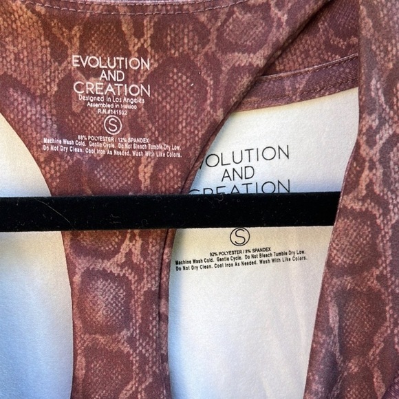 Evolution & Creation Sports Bra & cropped pullover Burgundy Snakeskin Set Small - Picture 7 of 12